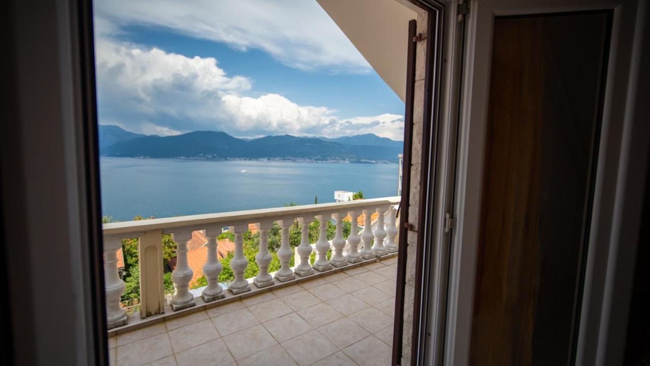 Ari Apartments Krasići Eksteriør billede