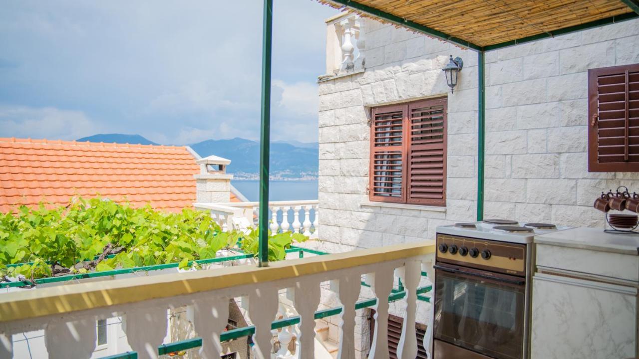 Ari Apartments Krasići Eksteriør billede