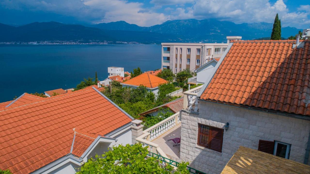 Ari Apartments Krasići Eksteriør billede