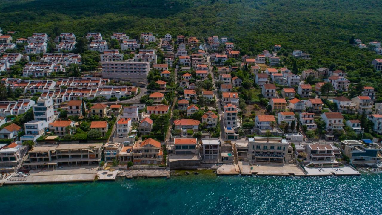 Ari Apartments Krasići Eksteriør billede
