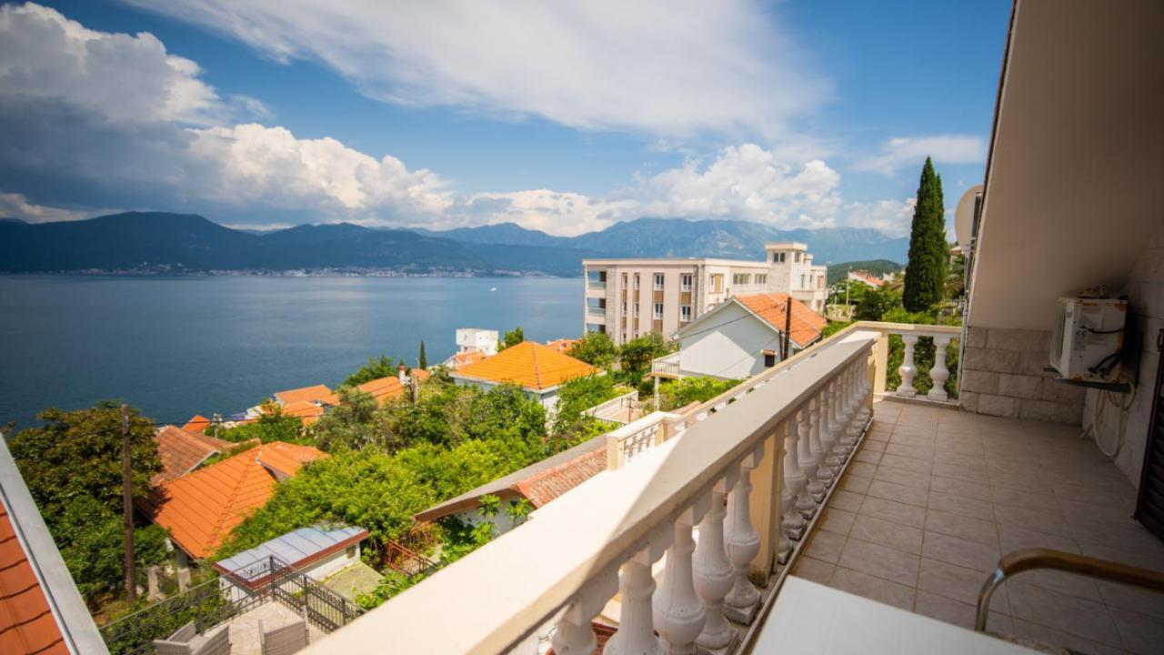 Ari Apartments Krasići Eksteriør billede