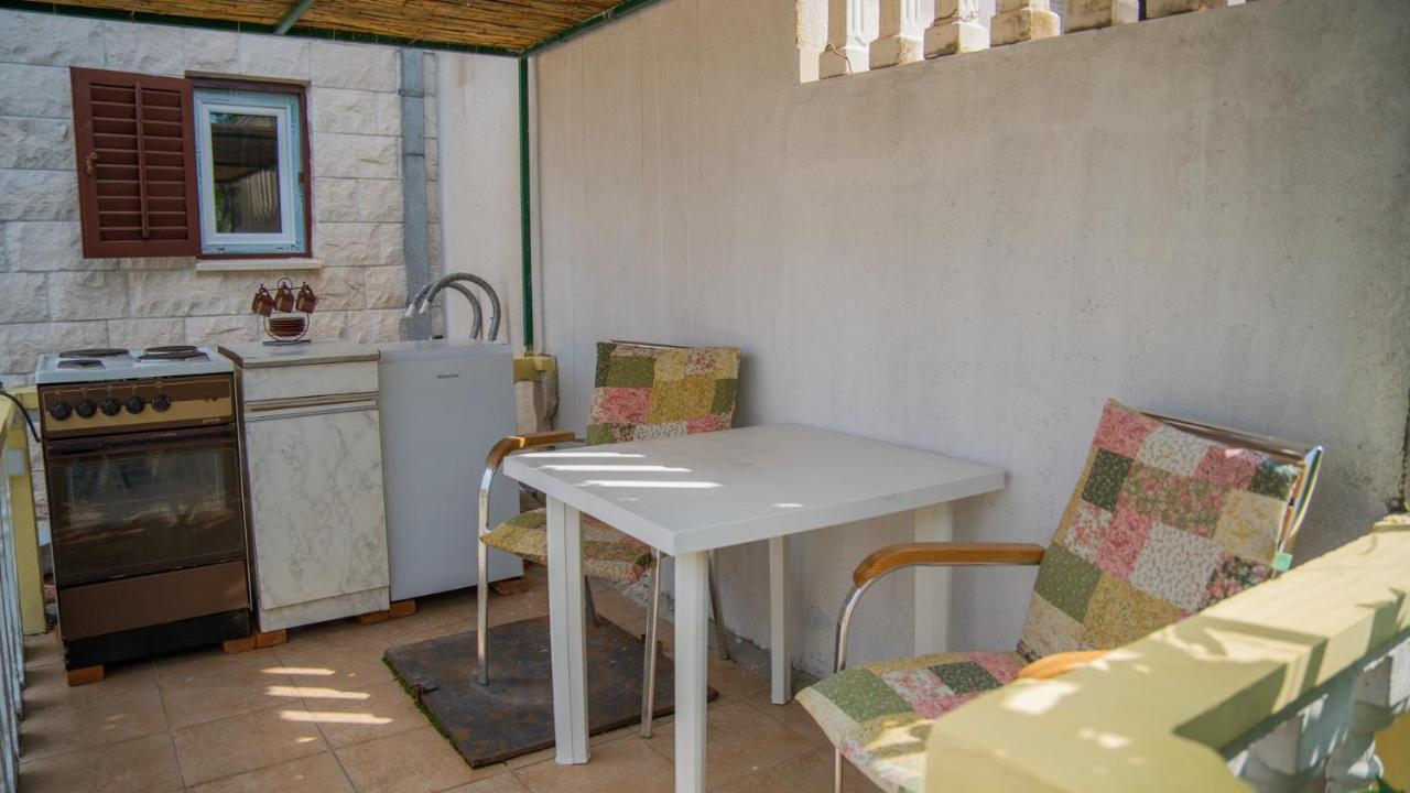 Ari Apartments Krasići Eksteriør billede