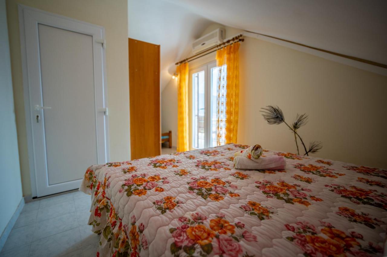 Ari Apartments Krasići Eksteriør billede