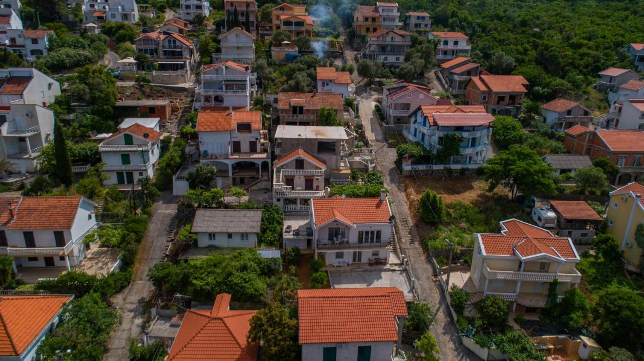 Ari Apartments Krasići Eksteriør billede