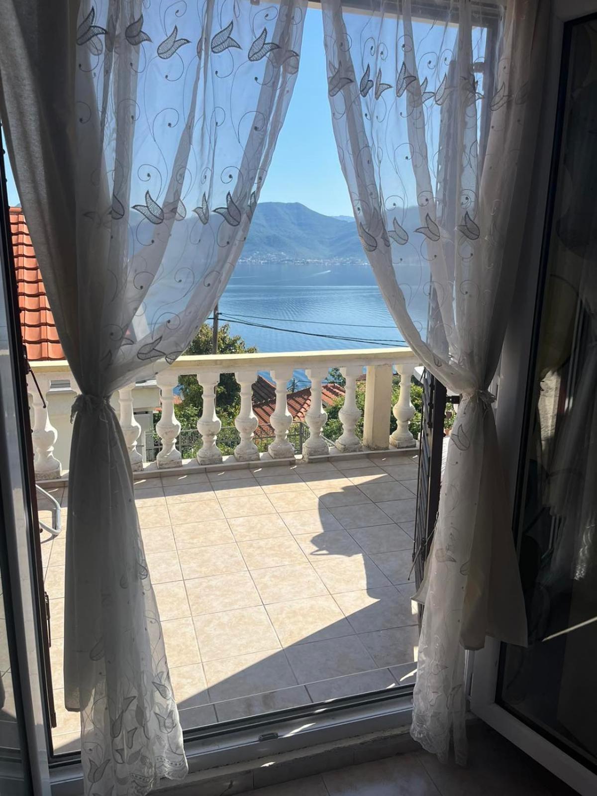 Ari Apartments Krasići Eksteriør billede