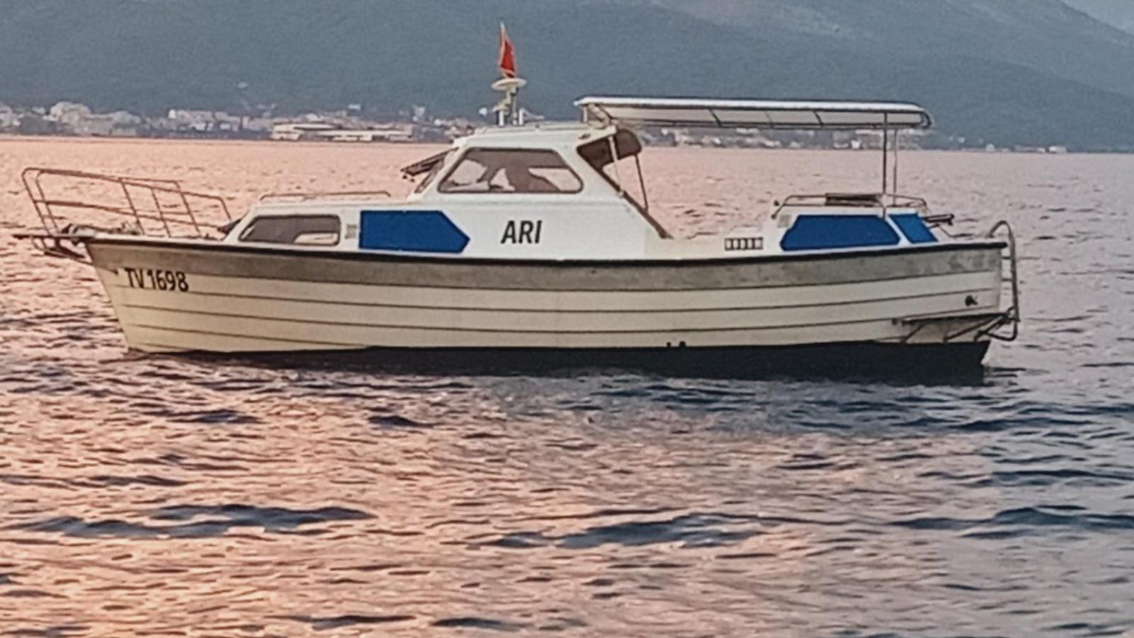 Ari Apartments Krasići Eksteriør billede